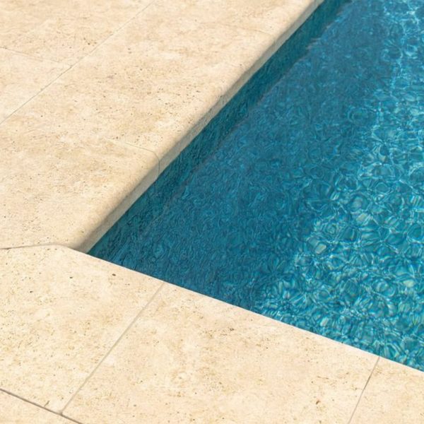 margelle-de-piscine-travertin-light-1er-choix-bord-arrondi